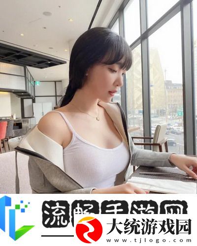 女性扒开大腿内侧小肚子痒