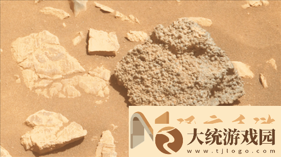 美国火星车发现诡异怪石