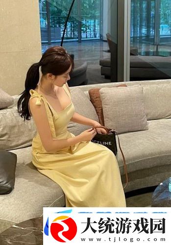 瞒着丈夫说在公司加班