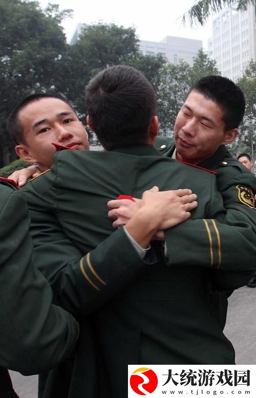 当老公和他战友一起上我