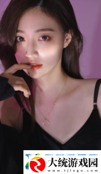 少妇精油按摩**演绎放松