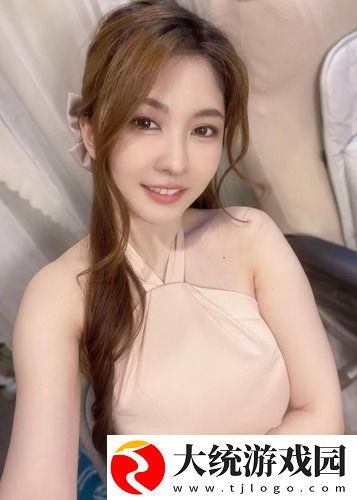 YSL水蜜桃86官方官网引领时尚潮流,网友热议:时尚与实用的完美结合!