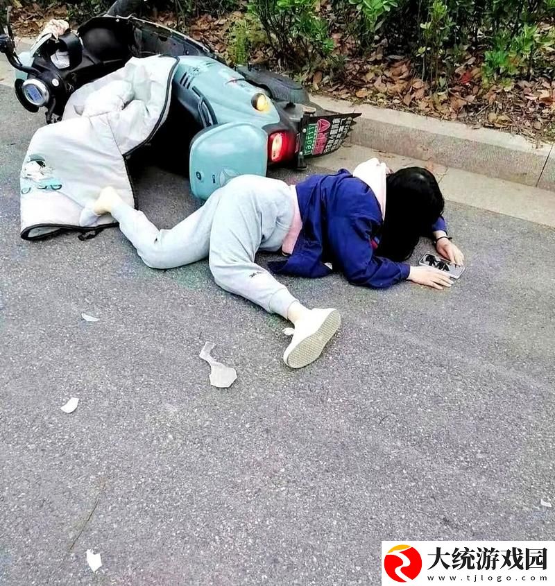 臭小子姨妈腰快断了水多的日常烦恼