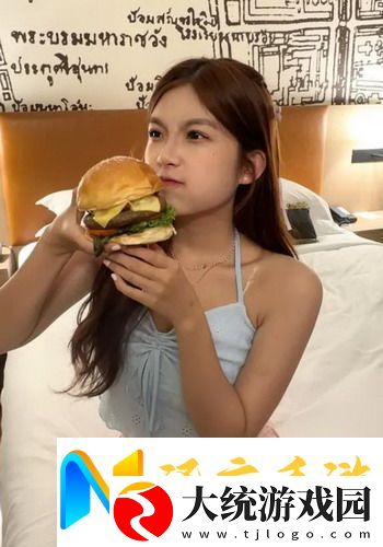 女生胸前两颗大大的包是什么