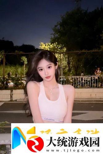 女性私处蹲下拍照有疙瘩