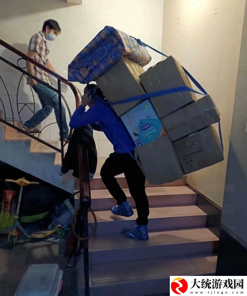 探索“搬家工人的绝遇观看”中的人性之光