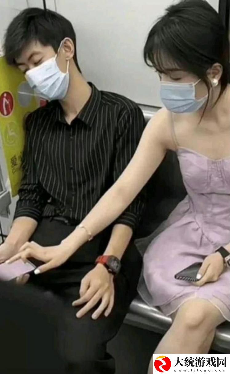 装睡故意把腿张开给公