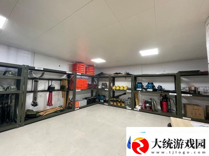器材室轮j4