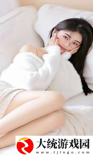 男生和女生一起逗憨憨的视频